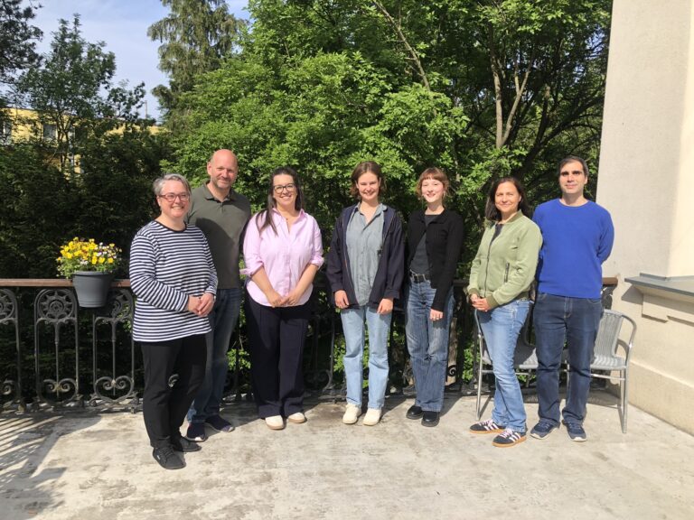 Gruppenbild des Projektteam mit den Verantwortlichen des SHH