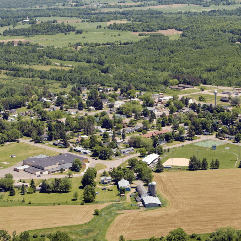 Stadt_ländlich_Überflug